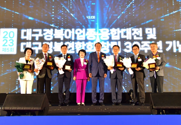 역대회장 공로패 증정.jpg